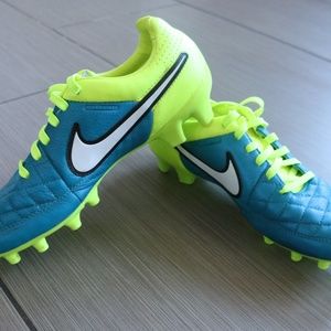 NIKE WOMEN'S TIEMPO LEGACY FG SOCCER CLEATS